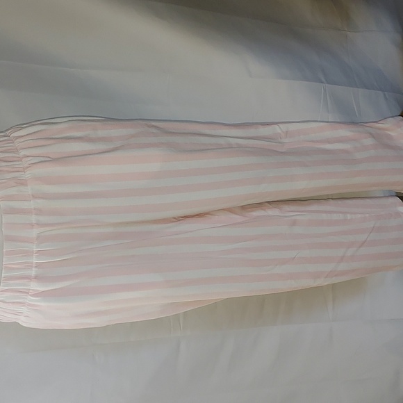 Liz Claiborne pajama set small flaw - Picture 9 of 12